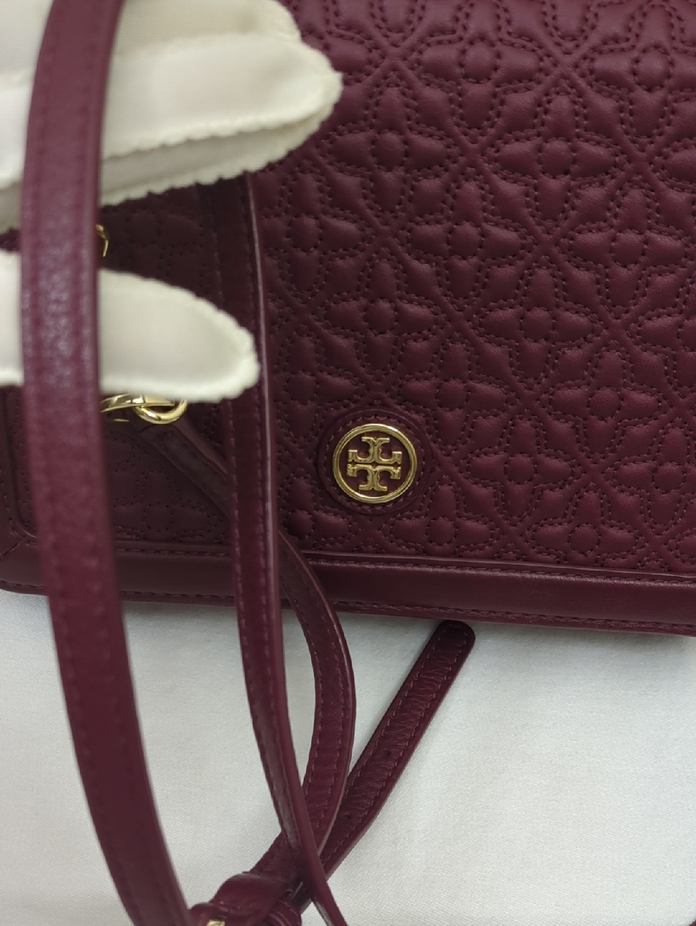  Tory Burch Bryant Quilted Leather Crossbody  - Picture 14 of 17